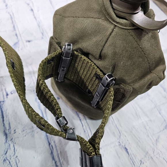 US Military ISSUED Arkansas Lighthouse LARGE Military Belt Nylon Canteen VINTAGE - Picture 6 of 9